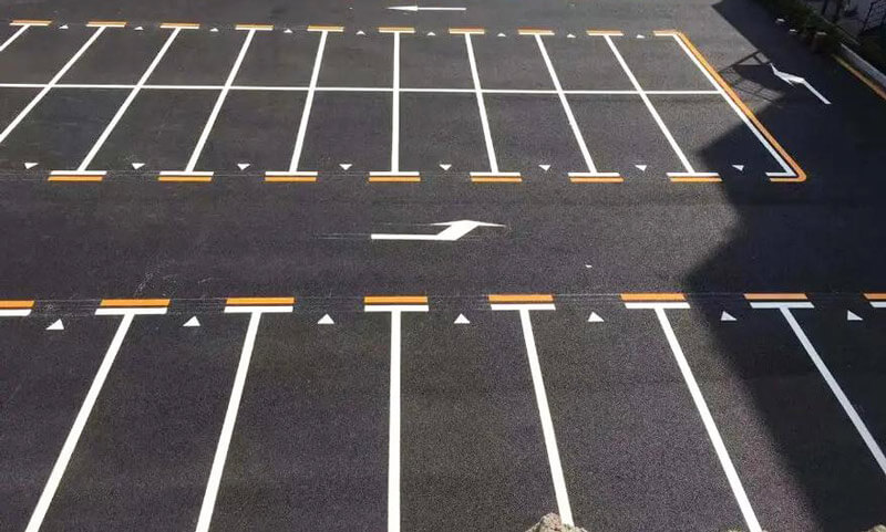 Two-component road marking paint for parking lots